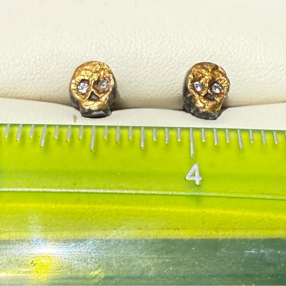 Acanthus Skull Stud Earrings - Picture 5 of 5